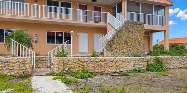 805 E Gulf DR