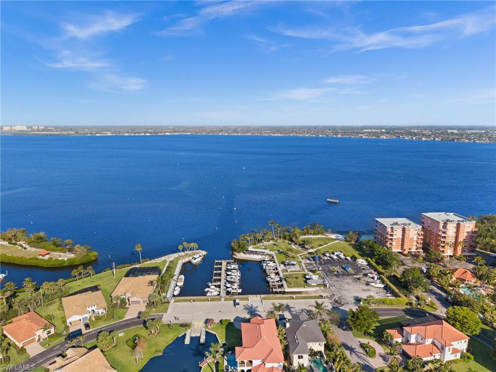 Image 1: As a resident you can use the Marina - either rent a dry or wet slip - or just enjoy the beautiful evenings strolling along and watching the sunset!