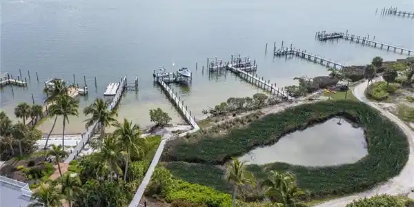 Image 4: Drone / aerial view 218 Useppa