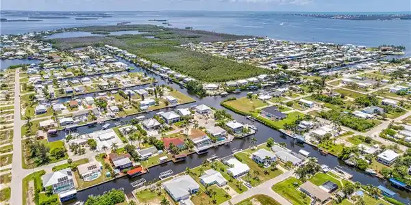 Image 2: Quick Deep Direct Water Access to the Gulf