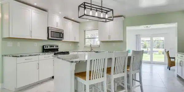 Image 3: Newly Remodeled Kitchen