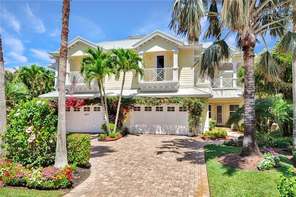 Image 2: Beautiful view of the house and driveway