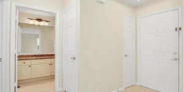 Image 3: Entry