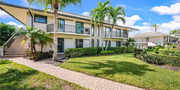 900 Huron CT