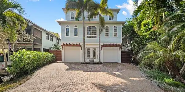 730 Pan Am AVE