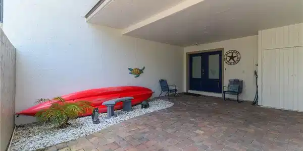 Image 4: COVERED PARKING & ENTRY