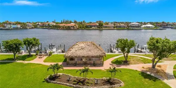 615 Seaview CT
