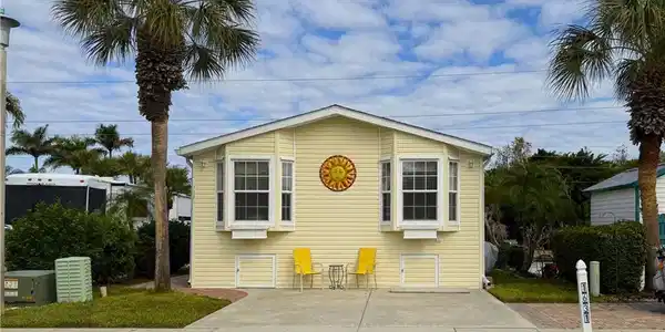 1631 Diamond Lake CIR