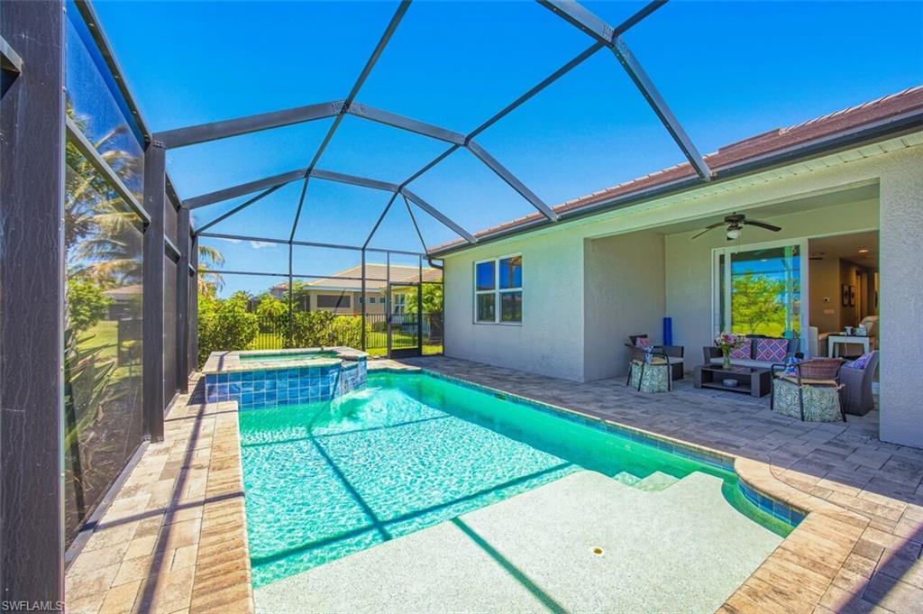 Image 2: Heated pool with Jacuzzi