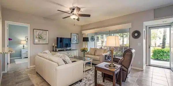 4211 Lake Forest