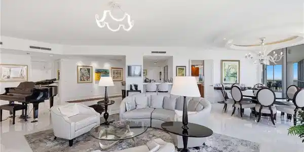 13675 Vanderbilt DR