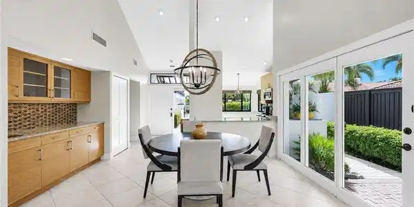 529 Bay Villas LN