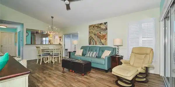 Image 2: LIVING ROOM