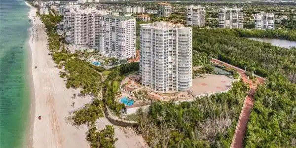 8111 Bay Colony DR