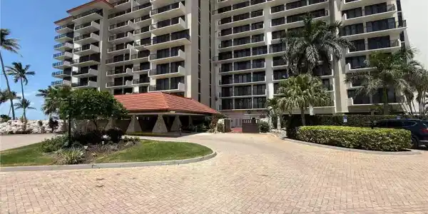 180 Seaview CT