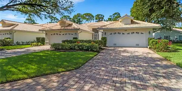 804 Wiggins Bay DR
