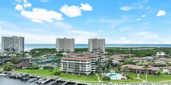 591 Seaview CT