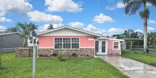 12161 Palm DR