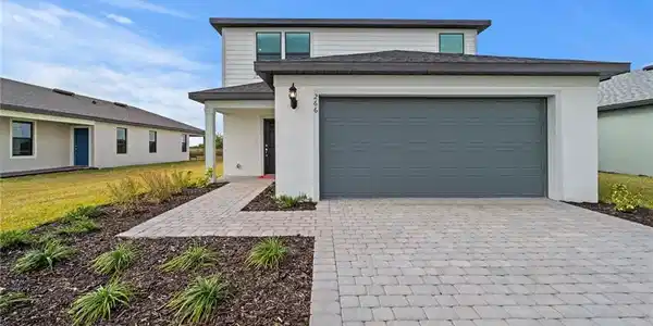 2632 Reflection DR