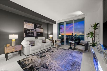 3000 Oasis Grand BLVD