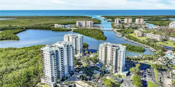 425 Cove Tower DR