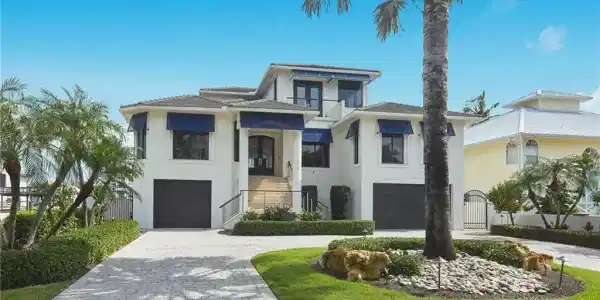 319 Lagoon AVE