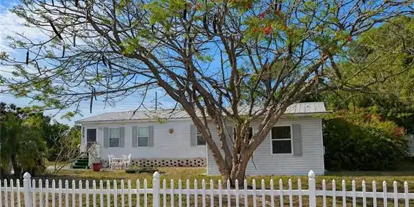 2520 Brownell CT