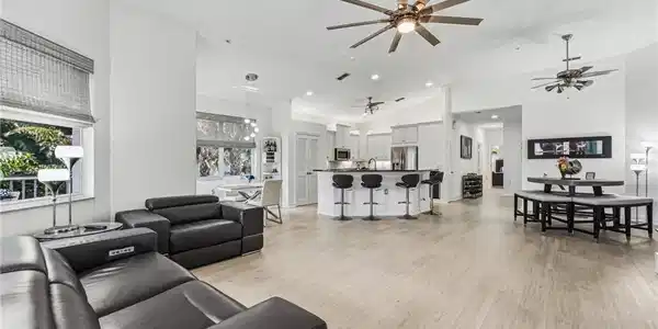 11033 Harbour Yacht CT