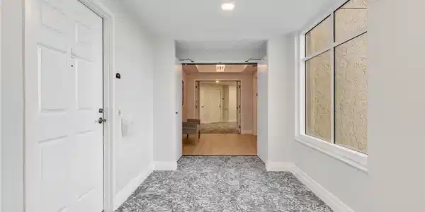 Image 3: Entry