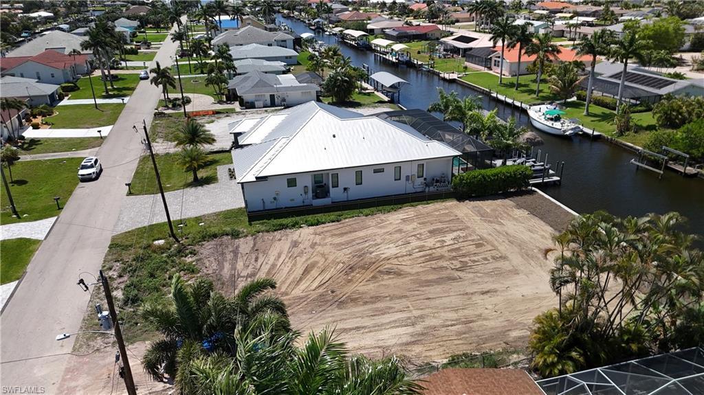 Image 4: Coveted Neighborhood w/Sailboat Access!