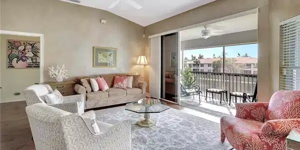 882 Carrick Bend CIR