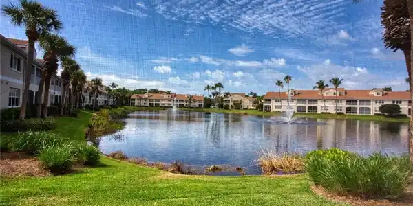 Image 2: SOOTHING LAKE VIEWS FROM LANAI