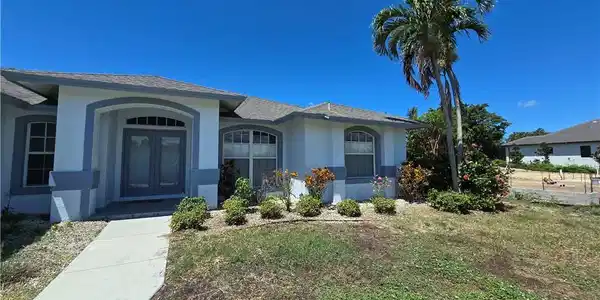 Image 4: Fresh Exterior Paint!