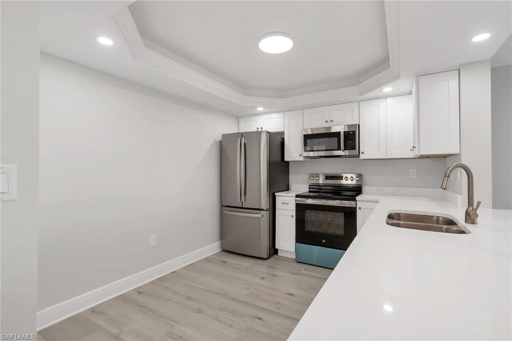 Image 4: Spacious work area for the chef in you