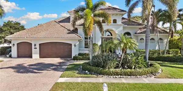 1389 Bayport AVE