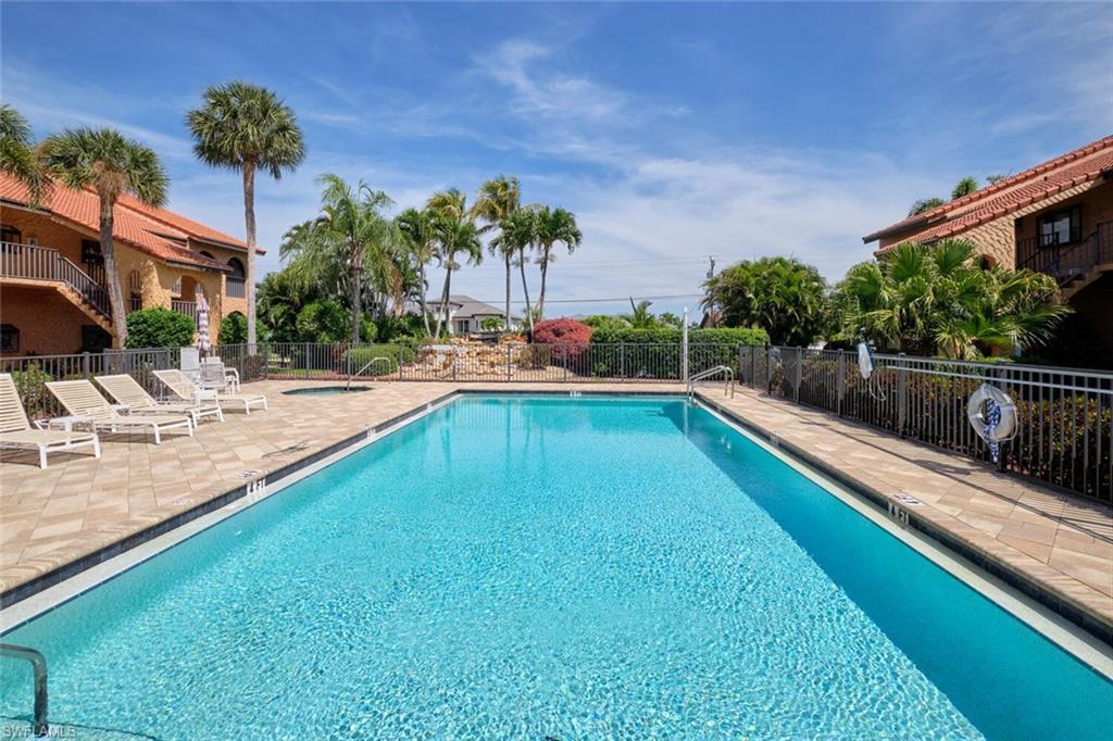 Image 2: 2 Large Heated Pools and spa
