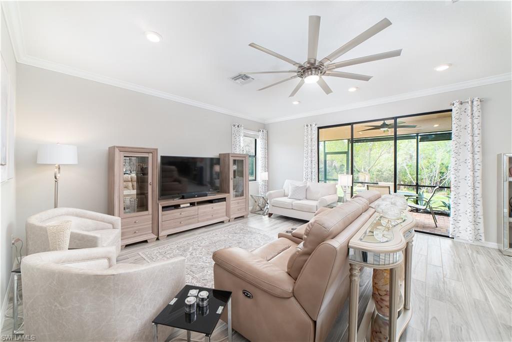 Image 4: Spacious great room.