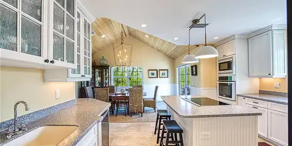 Image 4: Kitchen With Wet Bar And Wine Cooler