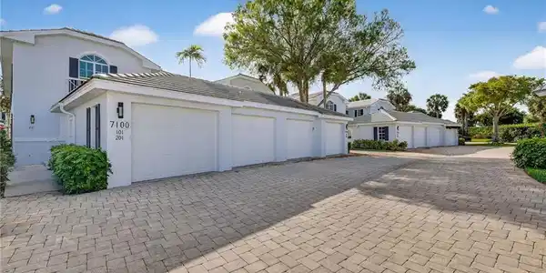 7100 Barrington CIR