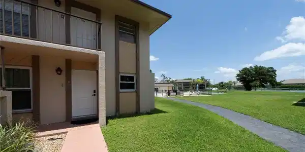16881 Davis RD