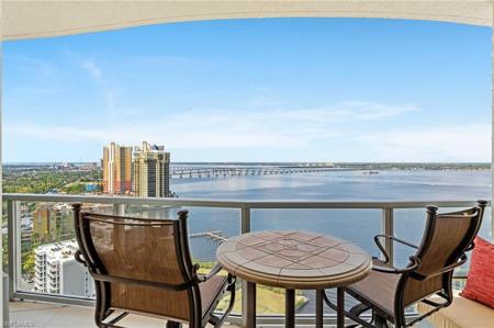 3000 Oasis Grand BLVD