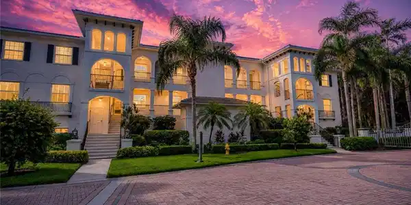 700 Bentwater CIR