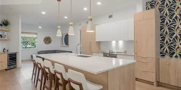 Image 4: Bespoke luxury kitchen
