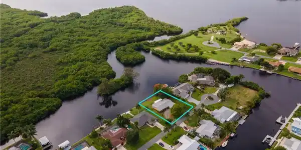 Image 3: Waterfront property with direct water access