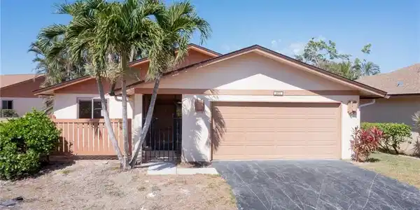6471 Royal Woods