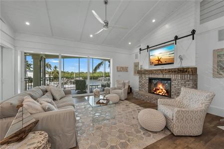 1749 Gulfstar DR S