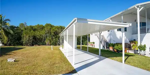 Image 3: Build what you desire on the beautiful lot.