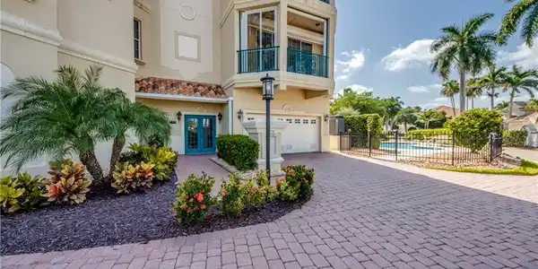 11160 Harbour Yacht CT