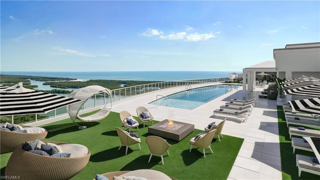 Image 4: roof top pool