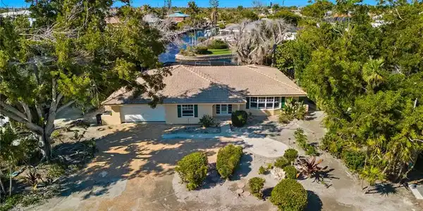 828 Sand Dollar DR